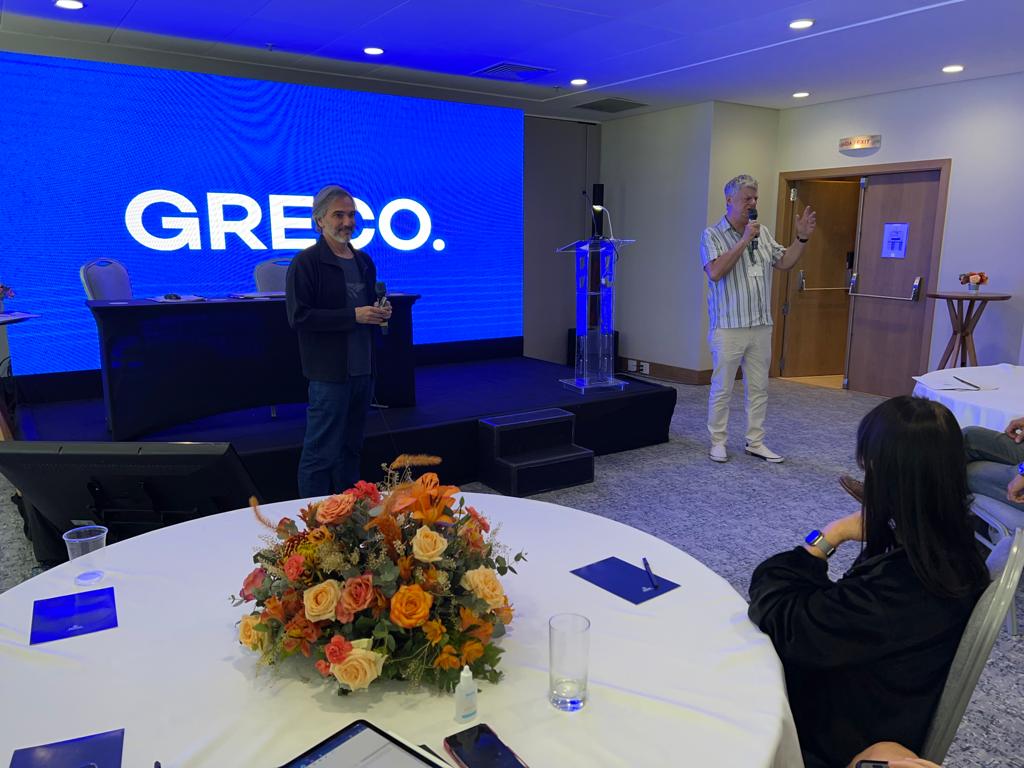Design é poder - Gustavo Greco expert em Branding palestrando na Assembleia Roteiros de Charme